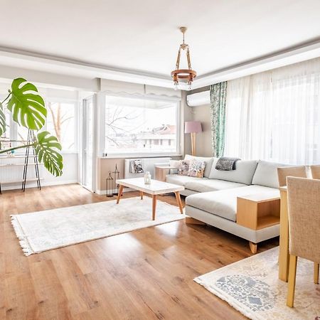 Апартаменти Vibrant Flat With Balcony In Maltepe Стамбул Екстер'єр фото